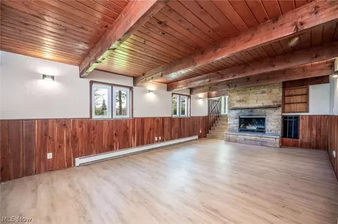 Living - 916 Meadview Dr, Seven Hills, OH 44131 photo 7 of 8