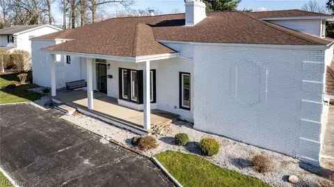 Exterior - 916 Meadview Dr, Seven Hills, OH 44131 photo 1 of 2