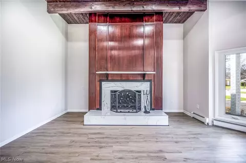 Living - 916 Meadview Dr, Seven Hills, OH 44131 photo 3 of 8