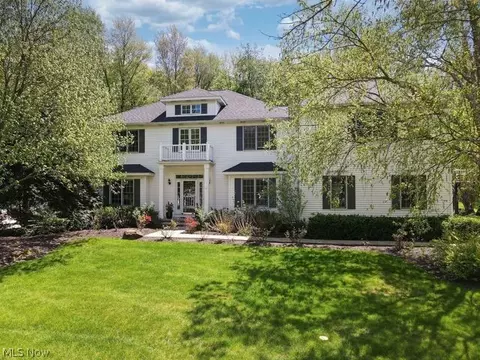 45 Wilding Chase Dr, Chagrin Falls, OH 44022