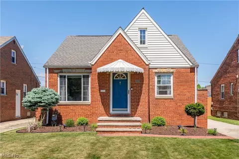 8320 Ackley Rd, Parma, OH 44129