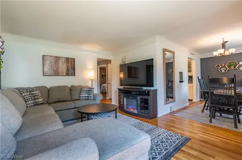 8320 Ackley Rd, Parma, OH 44129 photo 14