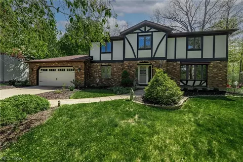 8861 Edgewood Dr, North Royalton, OH 44133