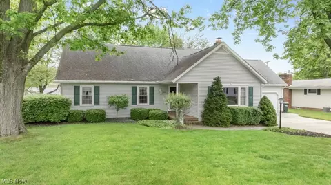 2560 Crestview Ave, Alliance, OH 44601