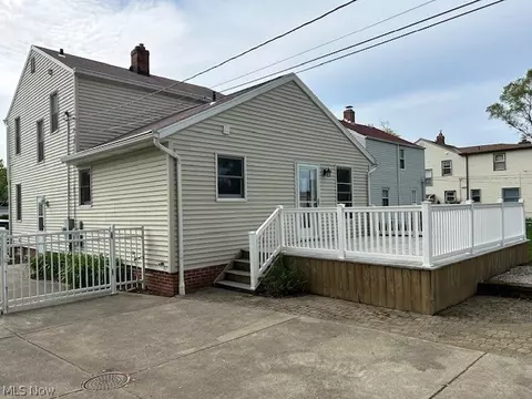 345 E 218th St, Euclid, OH 44123 photo 4