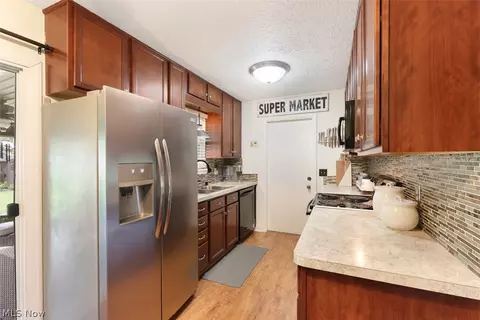 10228 Dewhurst Rd, Elyria, OH 44035 photo 6