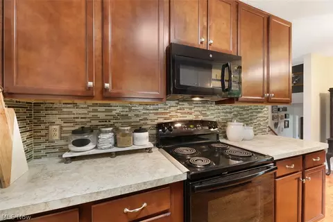 10228 Dewhurst Rd, Elyria, OH 44035 photo 9