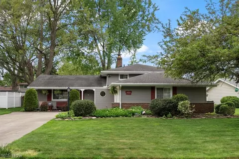 15621 Sandalhaven Dr, Middleburg Heights, OH 44130