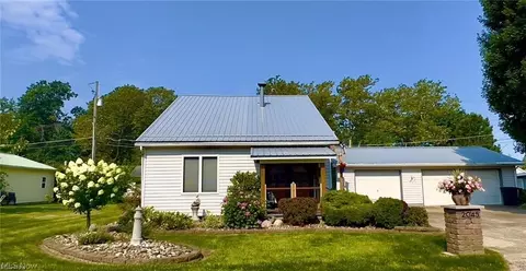 2045 Homewood Ave, Ashtabula, OH 44004 photo 2