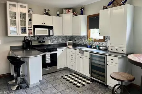 2045 Homewood Ave, Ashtabula, OH 44004 photo 8