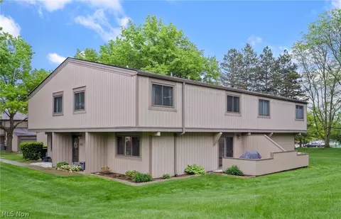 11929 Harbour Light Dr #1929, North Royalton, OH 44133
