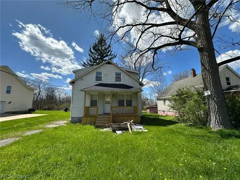 7272 Free Ave, Bedford, OH 44146