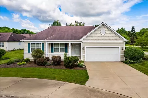 26894 Saint James Ct, Olmsted Falls, OH 44138