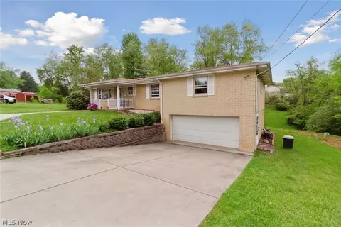 171 Parkway Dr, Wellsburg, WV 26070