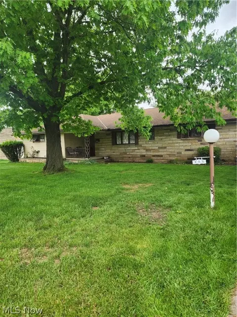 495 S Samuel Dr, Zanesville, OH 43701