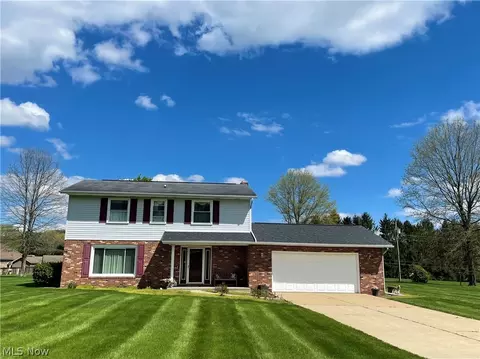 1019 College Dr SE, New Philadelphia, OH 44663