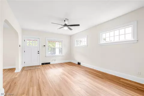 5258 Erwin St, Maple Heights, OH 44137 photo 10