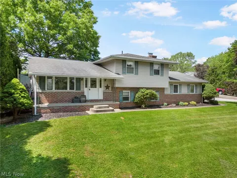 5655 Hazlett Dr NE, Magnolia, OH 44643