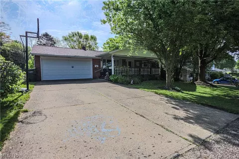 934 Church St, Louisville, OH 44641