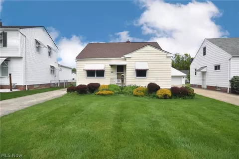 31921 Pendley Rd, Willowick, OH 44095