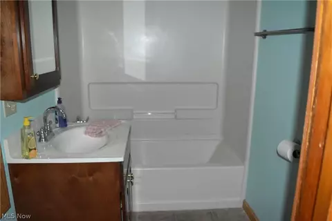 Bath - 122 Cole St, Dillonvale, OH 43917 photo 1 of 1