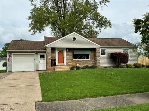 969 Woodlawn Ave, Girard, OH 44420