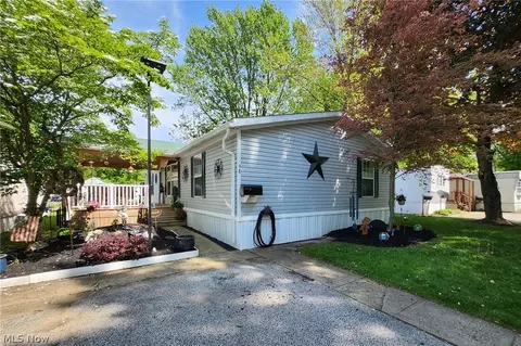 98 Palm Blvd, Madison, OH 44057