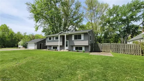 364 Abbe Rd, Sheffield Lake, OH 44054