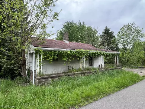 68605 Woods Rd, Bridgeport, OH 43912