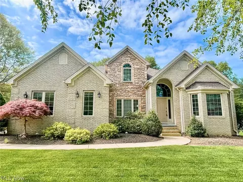 7500 Bristol Ln, Brecksville, OH 44141