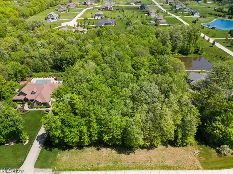 2465 Tamarind Trl, Hinckley, OH 44233