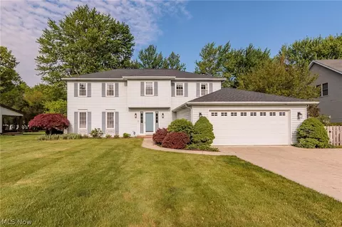 3210 Laura Ln, Westlake, OH 44145