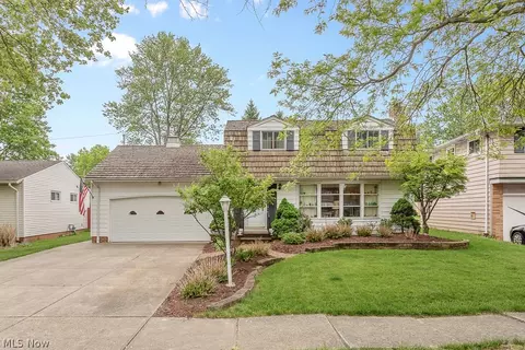 6646 Crenshaw Dr, Parma Heights, OH 44130