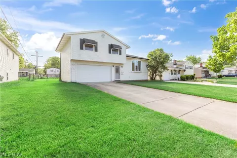 6627 Basswood Dr, Bedford Heights, OH 44146