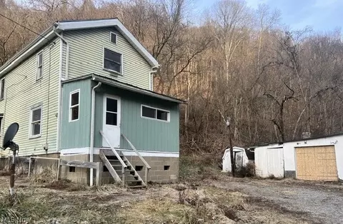 442 Wells Holw, Wellsville, OH 43968