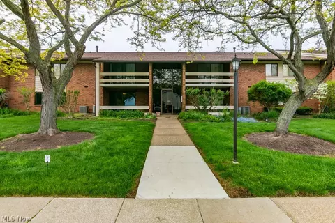 1263 Lost Nation Rd #9, Willoughby, OH 44094