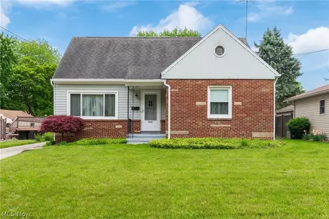 2164 Lynn Dr, Akron, OH 44312