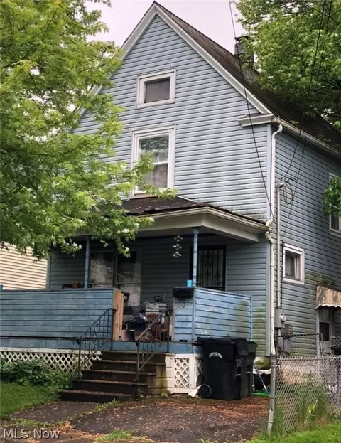 132 Chase St, Elyria, OH 44035
