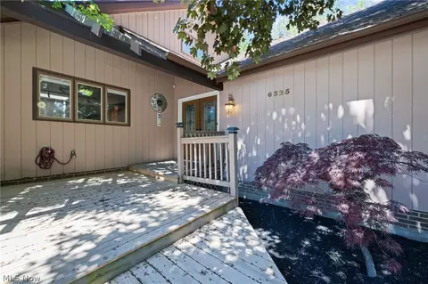 6325 Woodhawk Dr, Mayfield Heights, OH 44124