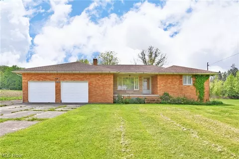 4723 Kennedy Rd, Lowellville, OH 44436