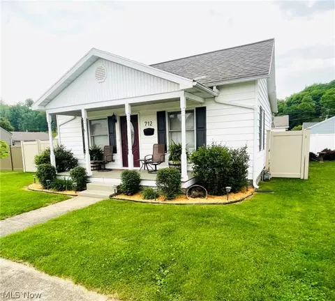 712 5th St, Saint Marys, WV 26170