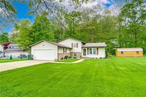 5550 Brewton Ave NW, Canal Fulton, OH 44614