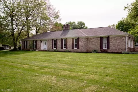 2463 Valleywood Ave NE, Massillon, OH 44646