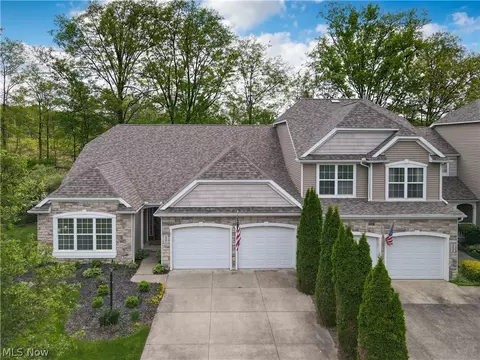 3501 River Rock Dr, Cuyahoga Falls, OH 44223