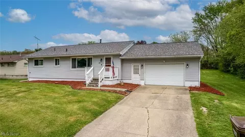681 Hazelton St, Masury, OH 44438