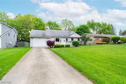 5341 Linger Pl, Youngstown, OH 44514