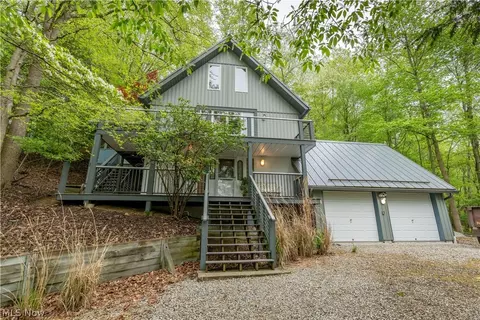 257 W Mohawk Dr, Malvern, OH 44644
