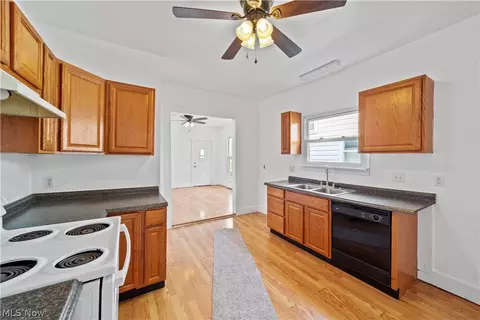 Entry Way - 1306 West Ave, Elyria, OH 44035 photo 2 of 2