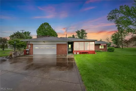 10 Waterfall Dr, Grafton, OH 44044