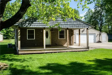 17572 Lundys Ln, Lake Milton, OH 44429